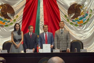 Ramírez de la O entrega en San Lázaro el Paquete Económico para 2025