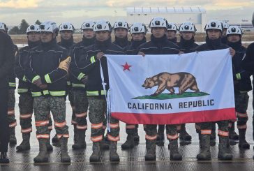 Llegan a Los Ángeles 74 especialistas mexicanos para combate de incendios