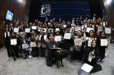 ESTUDIANTES DE EXCELENCIA ACADÉMICA Y ALTRUISTAS RECIBEN LA PRESEA 