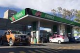 Gobierno y gasolineros acuerdan fijar en máximo 24 pesos litro de gasolina en el país