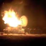 Estados Unidos bombardea puerto en Yemen; al menos 80 muertos