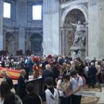El Papa ha sido despedido por unas 150 mil personas antes del funeral de este sábado