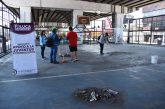 Se unen jóvenes y ponen guapo el bajo puente de Tollocan