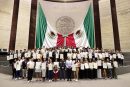 Pide Ricardo Monreal a jóvenes persistir en sus ideales e intervenir en la vida pública, sin amedrentarse