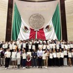 Pide Ricardo Monreal a jóvenes persistir en sus ideales e intervenir en la vida pública, sin amedrentarse