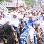 Gobernador Armenta se une a la cabalgata más grande en honor a San Isidro Labrador