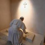 El papa León XIV acude a la tumba de Francisco, su antecesor, tras visitar por sorpresa un santuario agustino