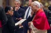 Rosa Icela entrega invitación al Papa León XIV para visitar México