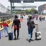 Embajada de EU en México pide a sus ciudadanos evitar el AICM por movilización de la CNTE