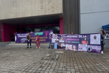 Colectivas se manifiestan en el INE contra #JuecesDelincuentes