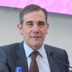 Ordena Corte eliminar de libros de texto alusión a burla de Lorenzo Córdova