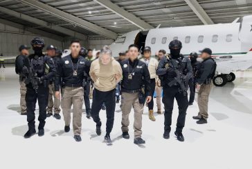 Hernán Bermúdez arriba a Toluca tras expulsión de Paraguay y es trasladado bajo fuerte operativo al penal del Altiplano