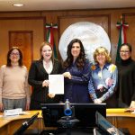 La presidenta de la Cámara de Diputados, Kenia López Rabadán, recibe de la Red de Mujeres en Plural propuestas sobre reforma electoral