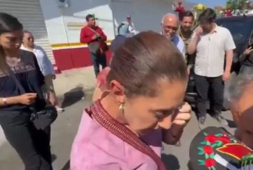 Pican accidentalmente ojo a Sheinbaum durante evento en Nayarit