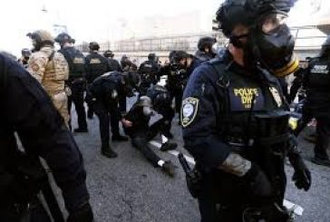 Los Ángeles: gas lacrimógeno y 74 arrestos en protesta anti-Trump