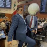Cuando la política se vuelve juego: Salgado y Monreal hacen goles en el pleno
