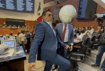 Cuando la política se vuelve juego: Salgado y Monreal hacen goles en el pleno