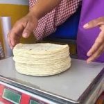PAÍS REDUCIDO A UN MÉNDIGO KILO DE TORTILLAS
